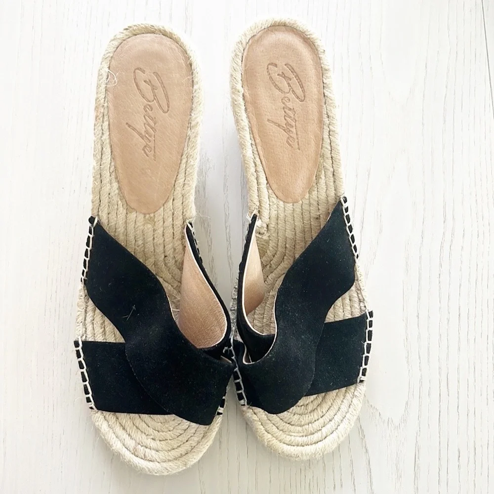 Bettye Muller Espadrille Wedge Platform Sandals Black Suede size 10 NWOT